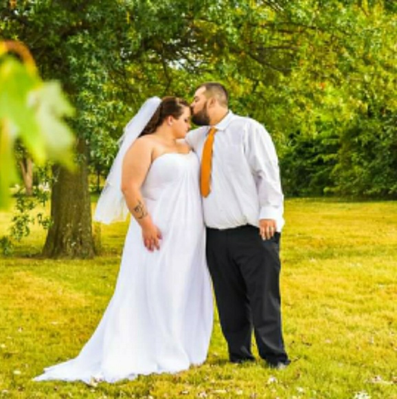 Size 20 wedding gown - Picture 1 of 4